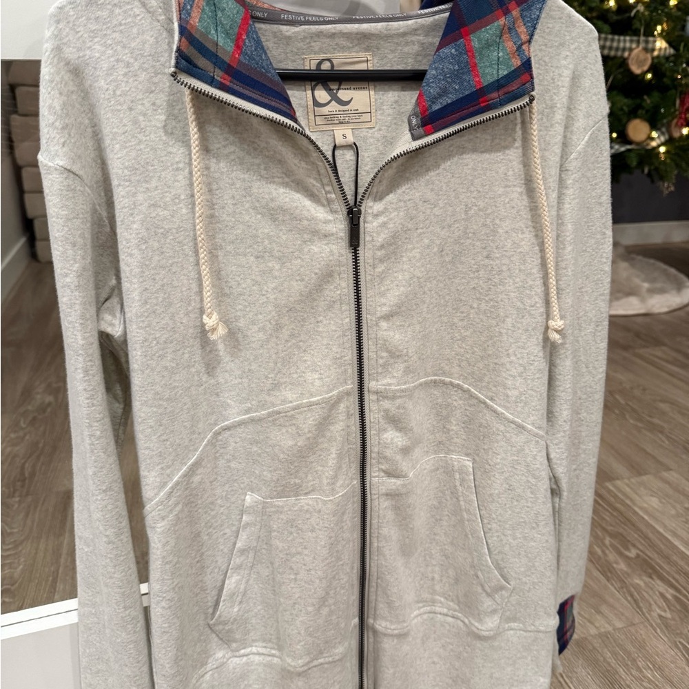 Ampersand Avenue Full Zip Merry & Bright